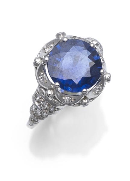 Bague avec saphir taille brillant
RM 52

Or blanc 
