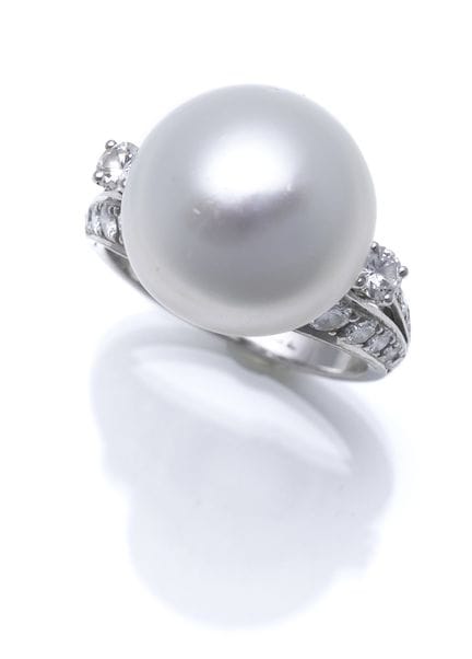 Diamantring mit Perle
RM 50

750/000 Weißgold (ges