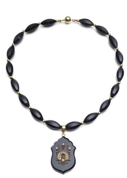 Collar con medallón de ónix
Hacia 1880

2,7 x 5,5 