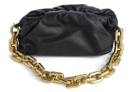 Bottega Veneta
12 x 31 x 16 cm, Riemenlänge 25 cm
