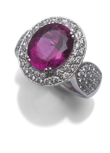 Bague en rubellite et diamants
Allemagne, Wempe

R