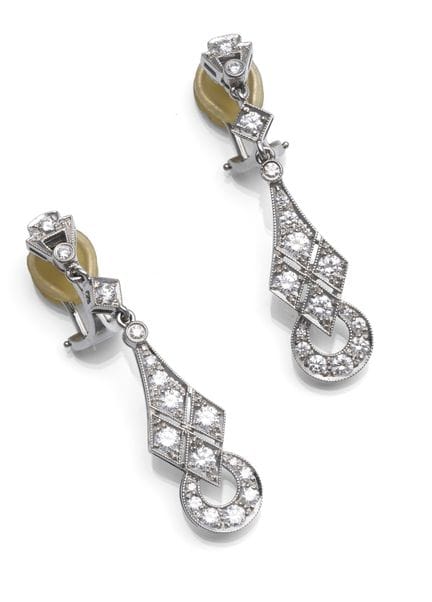 Paar Brillant-Ohrhänger
L. 4,4 cm

750/000 Weißgol