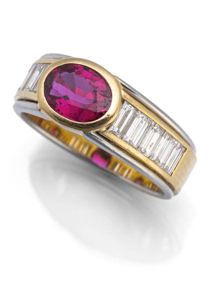 Bague bicolore avec rubis et diamants
Georg Hornem