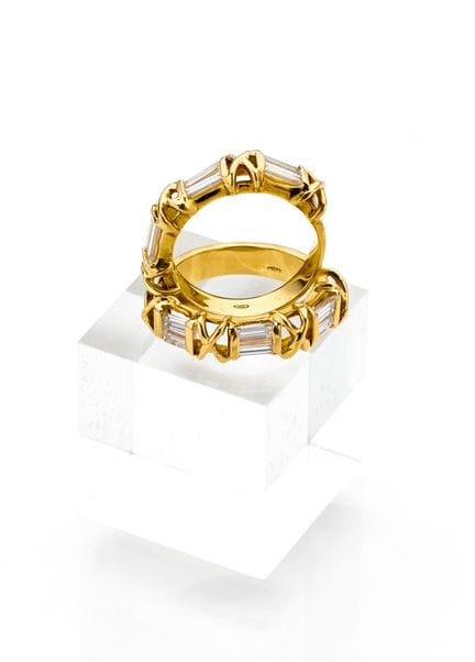 Paar Diamant-Ringe
RM 52

750 Gelbgold, besetzt mi