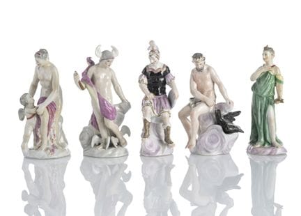 Cinq figurines de la série des petits dieux planét