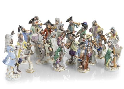 20 figurines et un pupitre de la « Chapelle des si