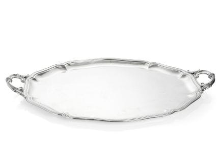 A LARGE SILVER TRAY
mid 20th century

71 x 48,5 cm