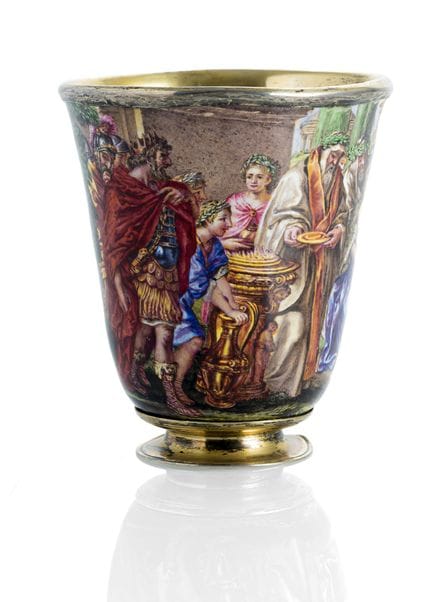 银珐琅杯
奥格斯堡，约1700年

高6.5厘米

银质，镀金。杯壁环绕着精致的半透明珐琅彩绘，描绘