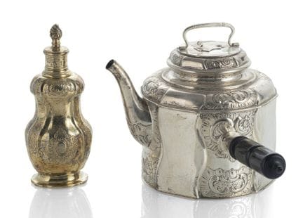 Théière et boîte à thé
Copenhague

H. 15/16 cm

Bo
