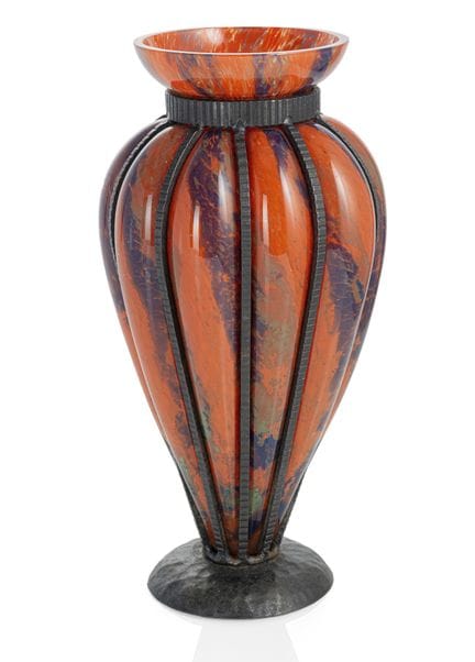 大型新艺术风格花瓶“Verre de Jade”，配铁质底座
达姆兄弟（Daum Frères），南