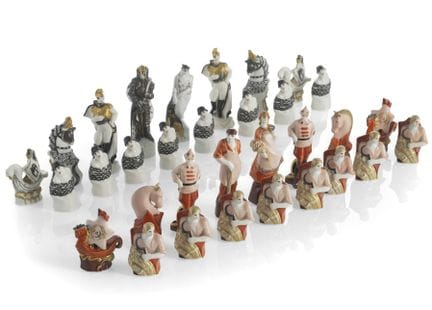 Service de 32 pièces d'échecs en porcelaine soviét