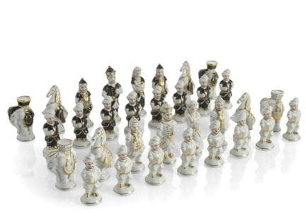 Pièces d'échecs en porcelaine
Royal Dux, Tchécoslo