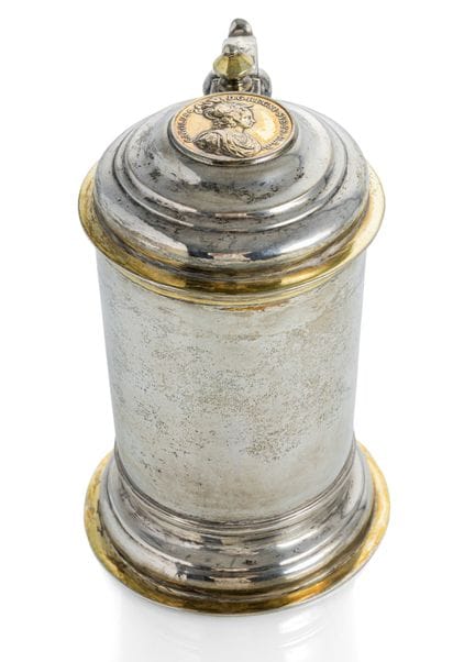 Cruche à corps cylindrique en argent
Saint-Pétersb