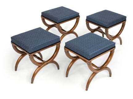 Série de quatre tabourets à ciseaux de style Empir