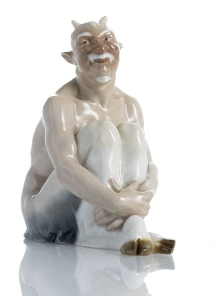 小鹿坐像
迈森，1924 年之前

高 13 厘米

M. Wiegand 于 1908 年制作的模