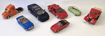 Conjunto de siete coches en miniatura de metal (es