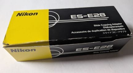 Copiadora de diapositivas NIKON ES-E28.
Accesorio 