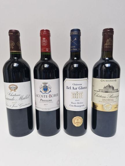 Lote de cuatro botellas de Burdeos: 
- 1 botella d