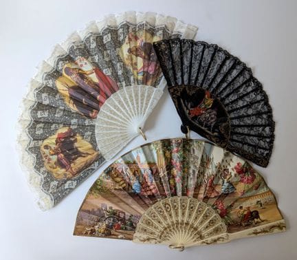 Set of three fans, including: 
- A folding fan wit