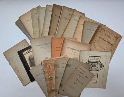 ORLEANS. Sammlung von Broschüren und Büchern über 