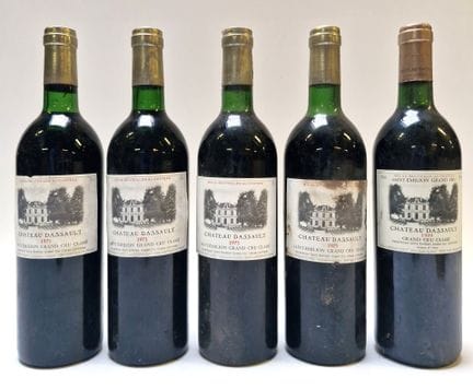 Cinco botellas de Château DASSAULT de 1973 (x4) y 