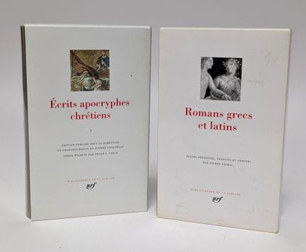 Lote de dos obras:
«Novelas griegas y latinas» y «