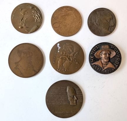 Lote compuesto por: 
- 1 medalla de bronce «Napole