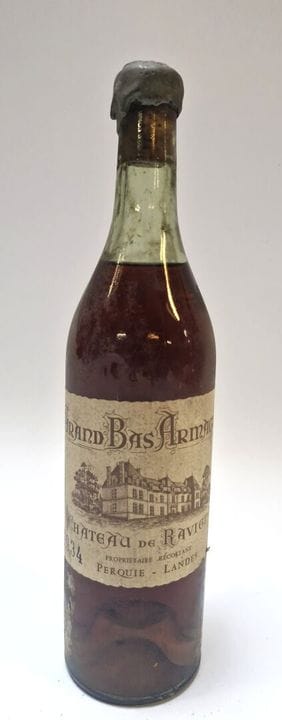 Botella de «Grand bas Armagnac Château de RAVIGNAN