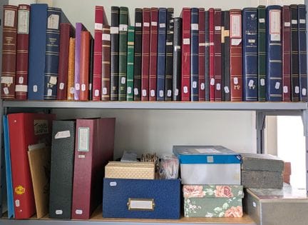 Importante lote de sellos compuesto por 40 carpeta