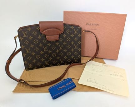 Louis VUITTON. 
Bolso de mano de piel color leonad