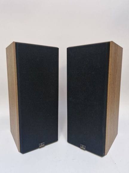 CELESTION.
Par de altavoces. 
Dimensiones: 49,5 x 