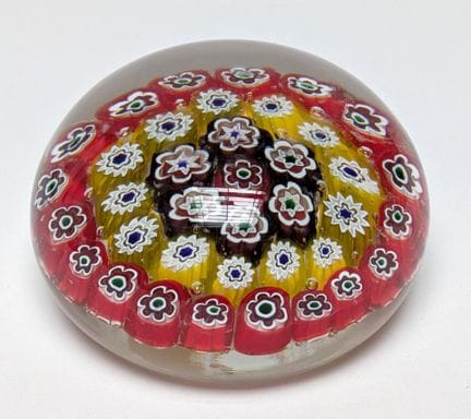 Sulfuro de vidrio fundido decorado con caramelos e