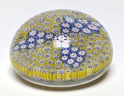Sulfuro de vidrio fundido decorado con caramelos e