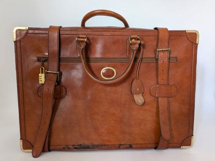 PAM Génova-Milán.
Maleta rectangular de piel flexi