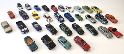 Conjunto de treinta y tres coches en miniatura de 