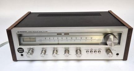 PIONEER.
Amplificador-sintonizador modelo SX-450.