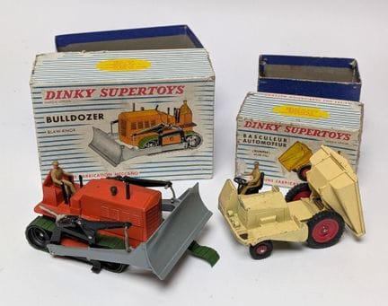 DINKY SUPERTOYS. 
Lote compuesto por: 
- «Bulldoze