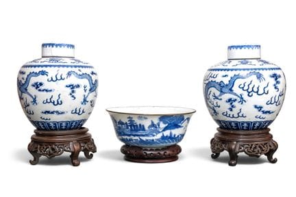 Set aus zwei orientalischen Krügen mit Deckel und