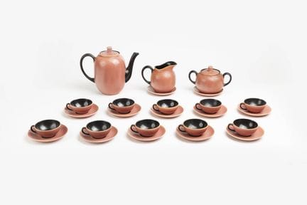 RICHARD GINORI
一套10只小咖啡杯、1只茶壶、1只带托盘的奶壶和1只带托盘的糖罐
釉面