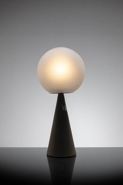 PONTI GIO
米兰 1891 - 1979
Bilia 2474型灯具
喷漆金属框架，缎面玻璃