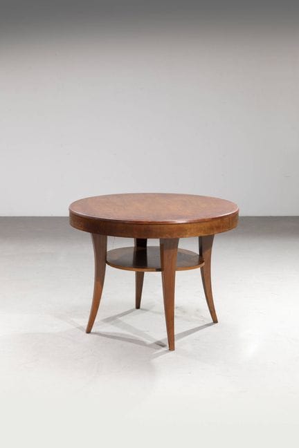 FABRICATION ITALIENNE
Table
Structure en bois. 
An