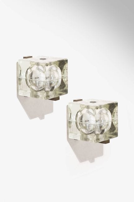 亚历山德罗·门迪尼
一对“Cubosfera”款壁灯
压花玻璃。
菲登扎玻璃厂生产，20世纪60年代