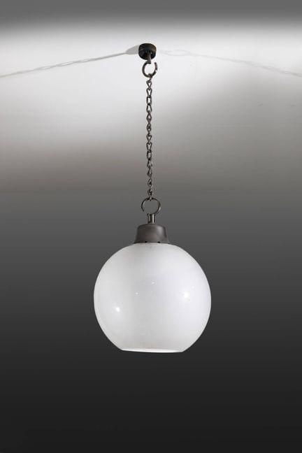 卡恰·多米尼奥尼·路易吉
L510型“Boccia”吊灯
喷漆金属框架，玻璃灯罩。
Azucena公