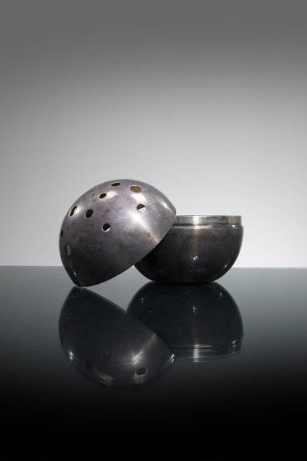 PONTI GIO
米兰 1891 - 1979
花瓶
镀银的金属。
金属上压印有商标
Christ
