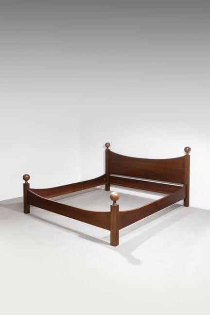 AZUCENA, atribuido
Cama
Estructura de madera. 
Año