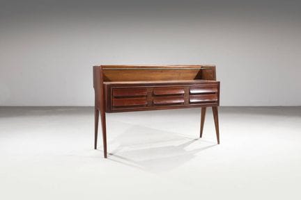 FABRICATION ITALIENNE
Commode
Structure en bois, p