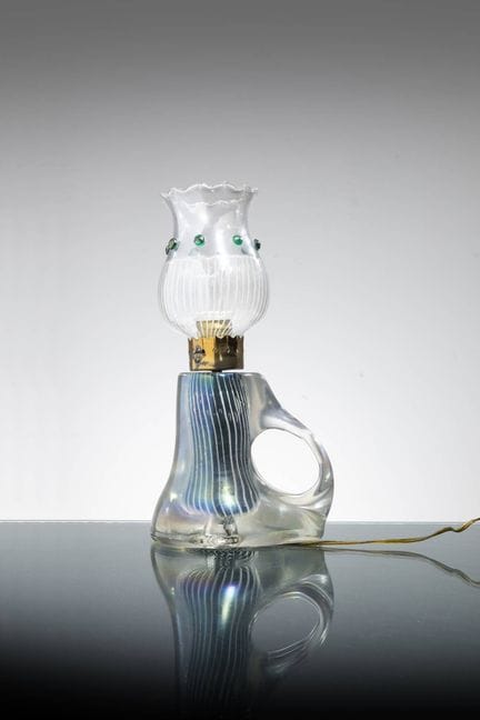 AVEM
Lampe de table
Verre vert trempé et salifié, 
