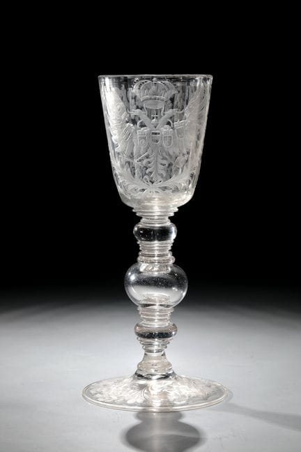 Coupe ornée d'un aigle impérial et des armoiries d
