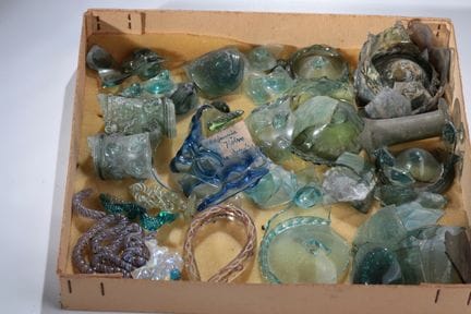 Lot hétéroclite de verre brisé
Lot hétéroclite de 