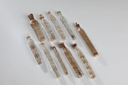 Dix bouteilles / flacons
Dix flacons / vials du XI